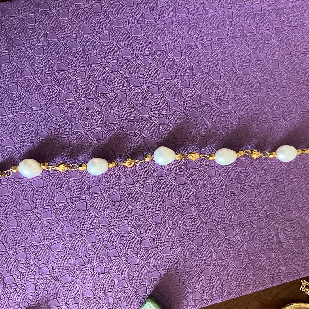 Elegant Gold and White Freshwater Pearl Bracelet